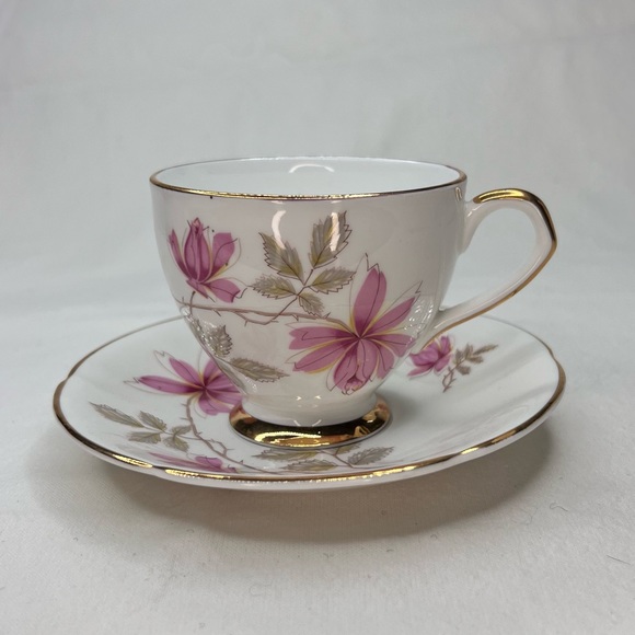 TAYLOR & KENT 60s Pink Floral Teacup and Saucer - Picture 1 of 11